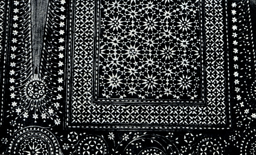 Рис. 50. Деталь крышки стола и поверхности сундука. Чертозианская мозаика. XVI в.