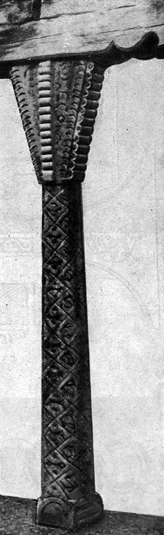 Рис. 95. Общий вид второго столба в мечети с. Ашты