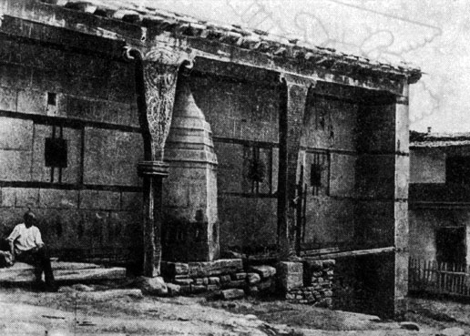 Рис. 125. Галерея мечети с. Ругудж Табасаранского р-на, середина XIX в