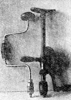 Рис. 28. Инструмент для сверления: слева - коловорот; справа - дрель
