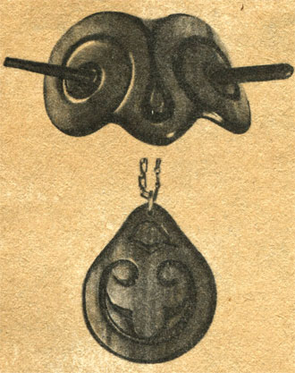 Рис. 52. Подвеска, заколка для волос. 1973 г. Китовый ус. Резьба