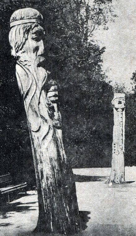 97. Деревянные скульптуры в парке города Брянска